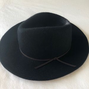 Tillys black felt hat